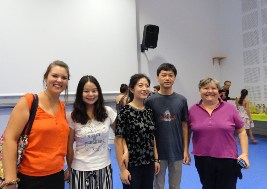 De gauche à droite: Mme Nancy Balard, Xiaofang, Qi, M. Ma Jun et Mme Carole Thouvenin