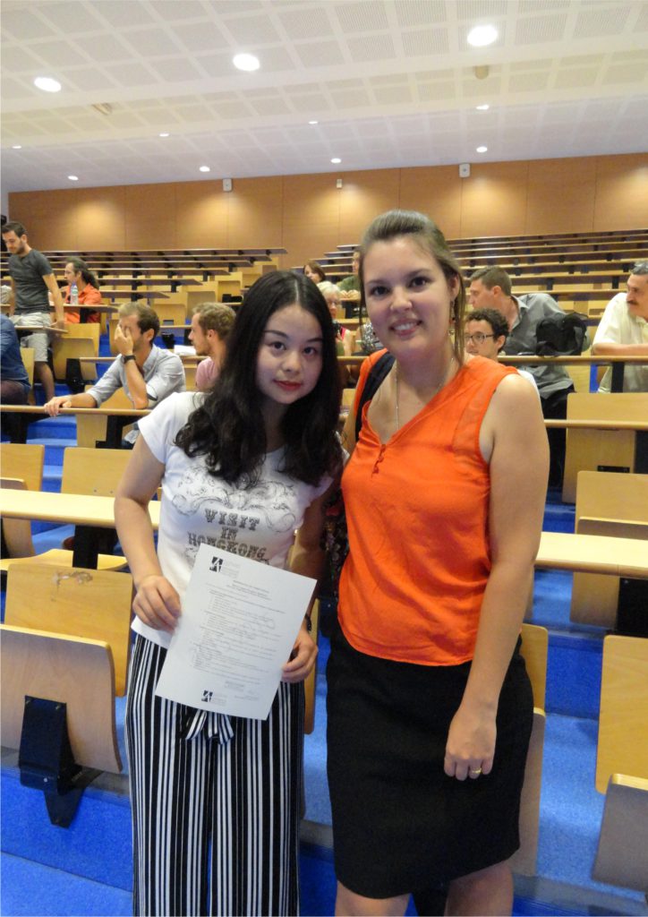 Xiaofang, de la promo 2016 du Master LEA NPI anglais-chinois, avec sa professeur Mme Nancy Balard
